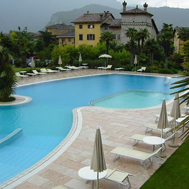 Piscina marmo e pietra hotel